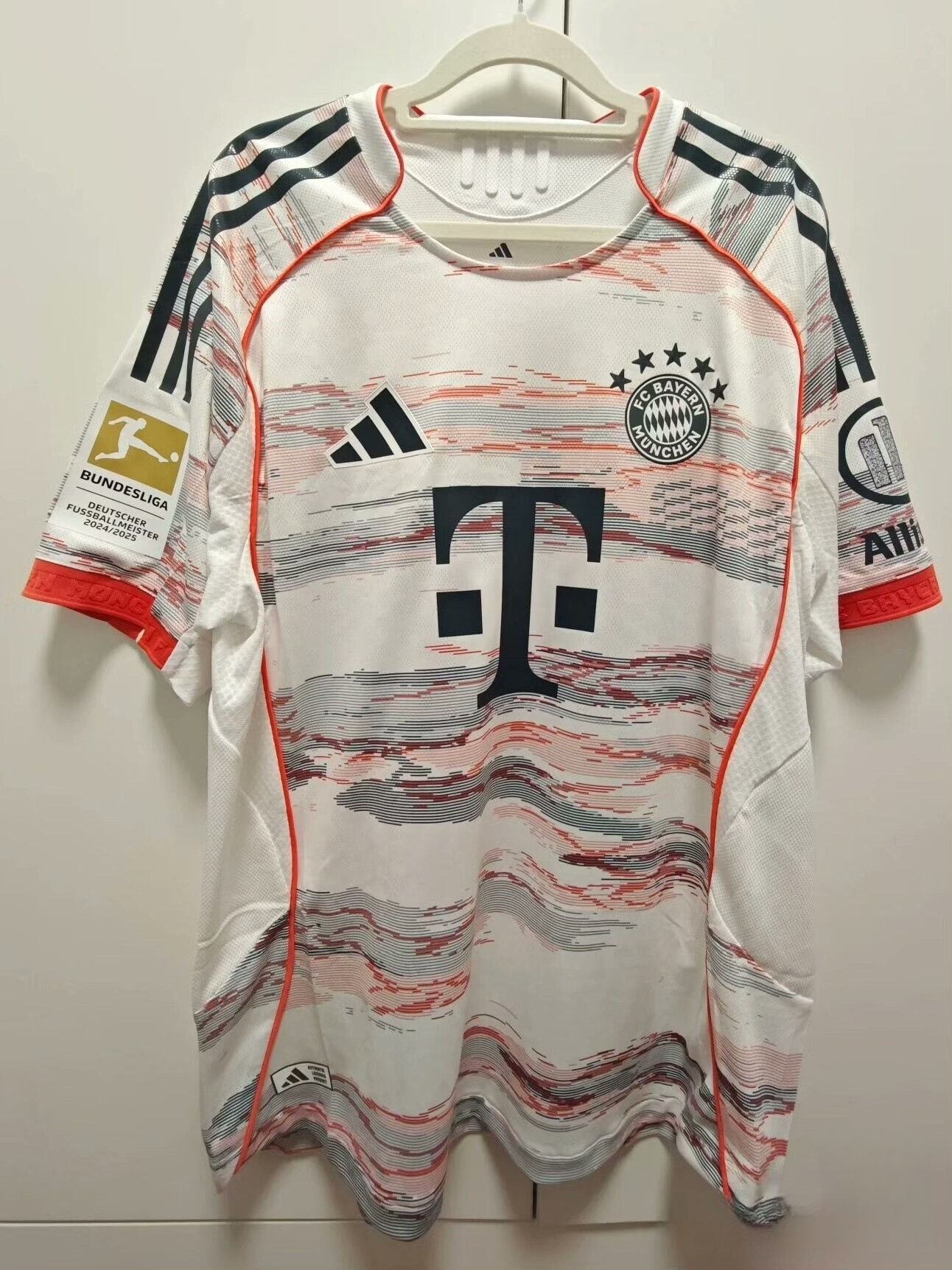 2526시즌 바이에른 뮌헨 어센틱 어웨이 유니폼