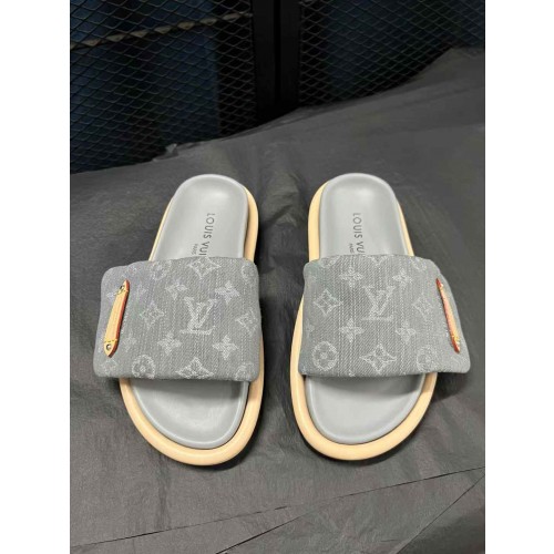 LV Pool Pillow Comfort