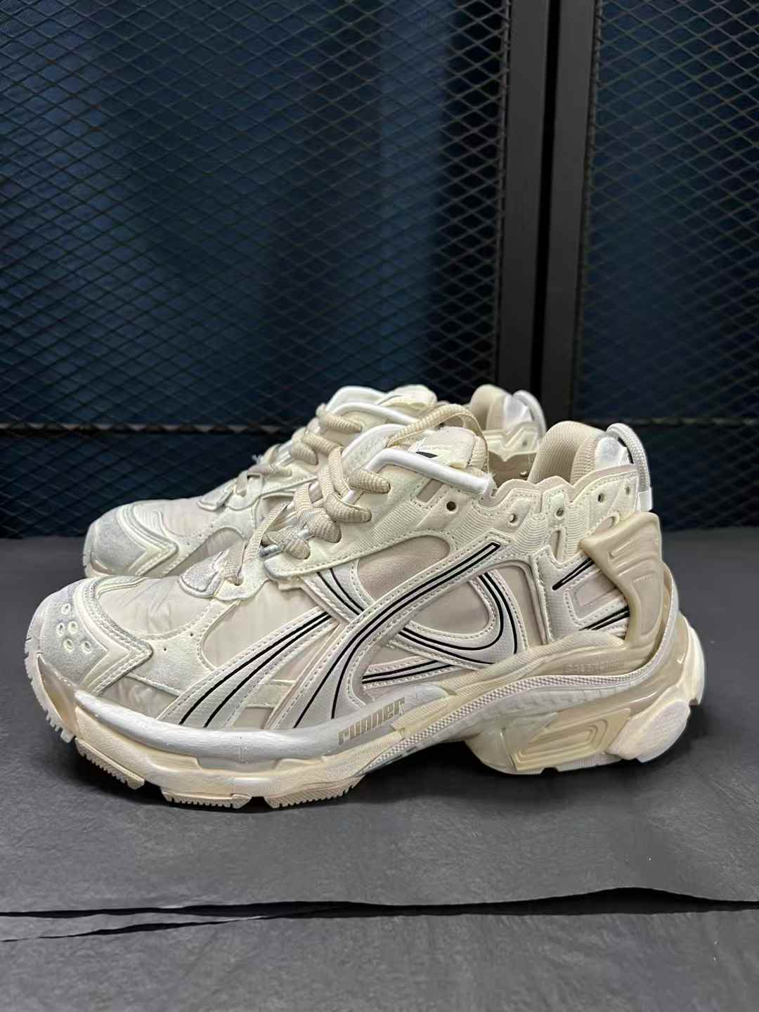 발렌시아가 러너 Runner