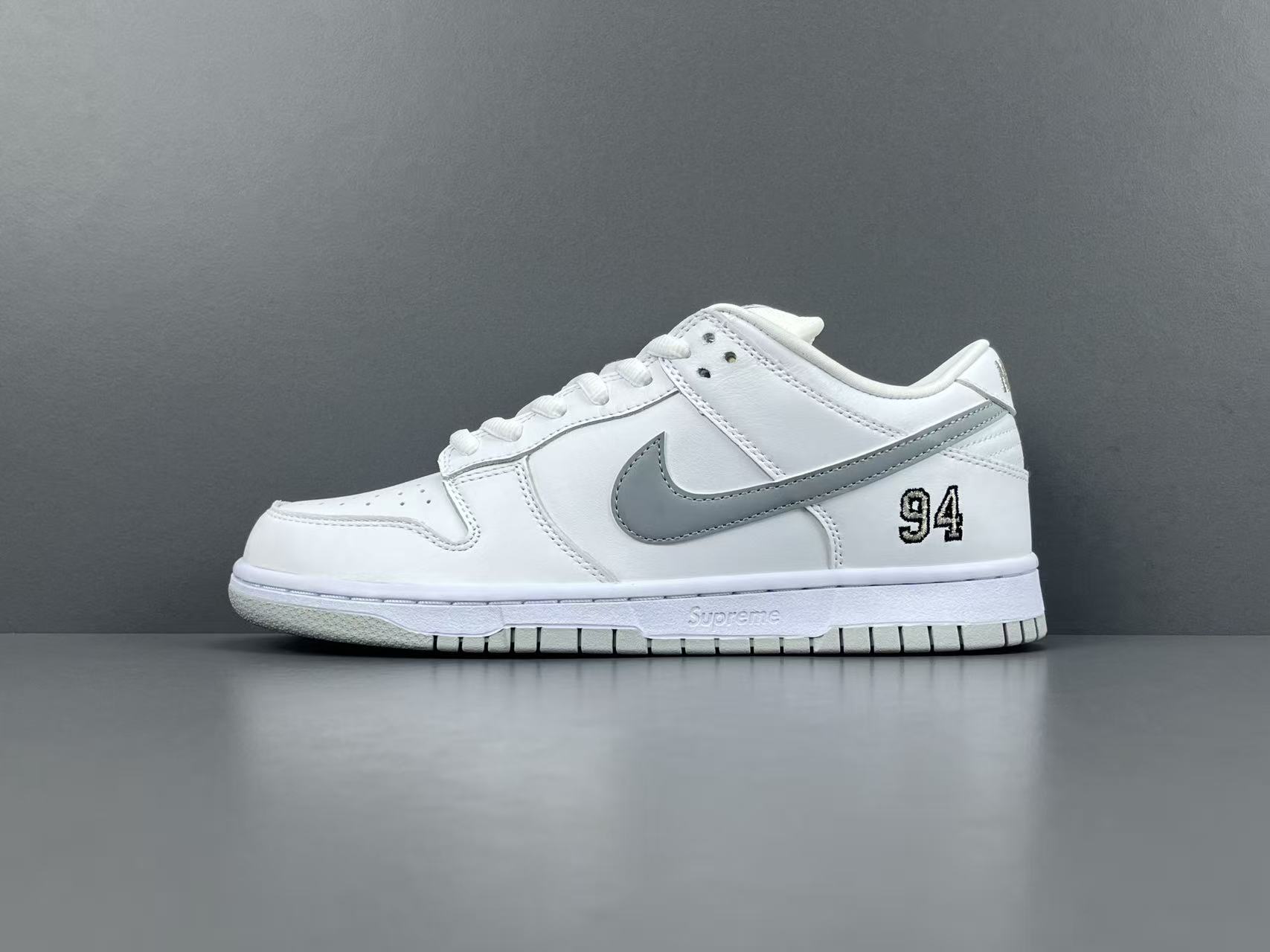 Nike x Supreme Dunk SB Low