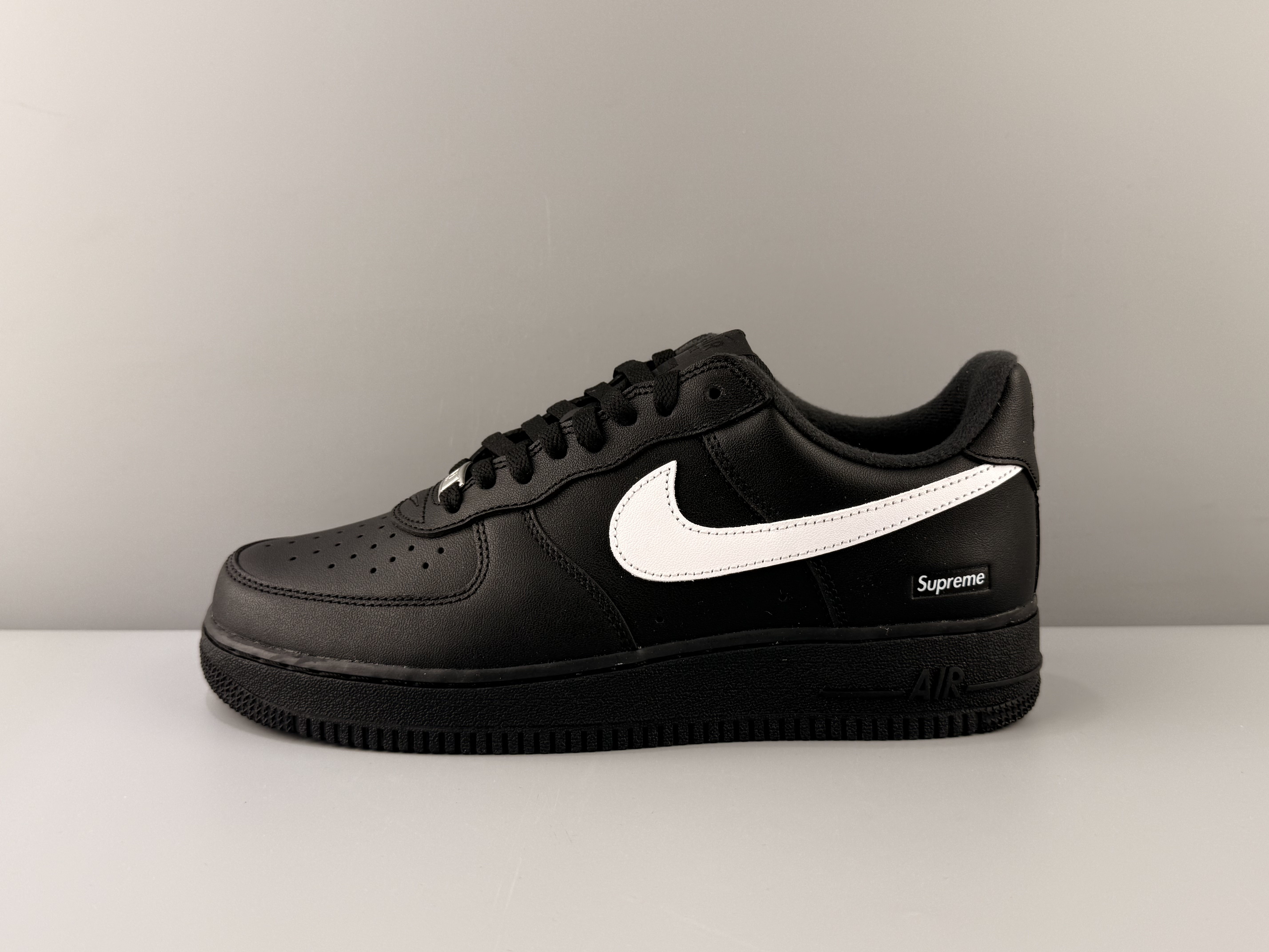 Nk AIR Force 1 Low x Supereme